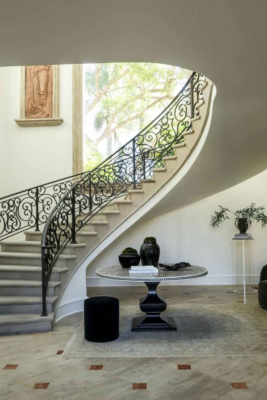 Meridith-Baer-Home-Home-Staging-Estates-Southern-California-Clerendon-Estate-Entry